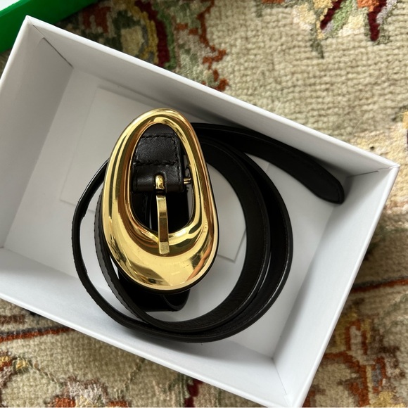 Bottega Veneta Women’s Brown Leather Belt with Gold Buckle - Picture 4 of 8